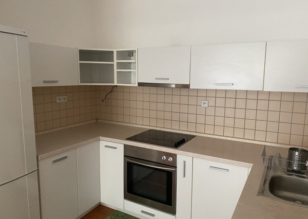 TOMÁŠIKOVA |2i byt s parkovacím miestom v staršej novostavbe Koloseo