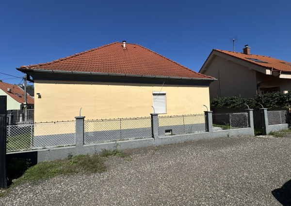 TRNÁVKA|4i RD v tichej ulici s pozemkom 254m2