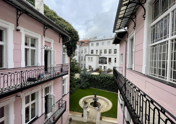 T O L S T É H O  | podkrovný kancelársky / ateliérový NP 70 m²  | BA I - Staré Mesto