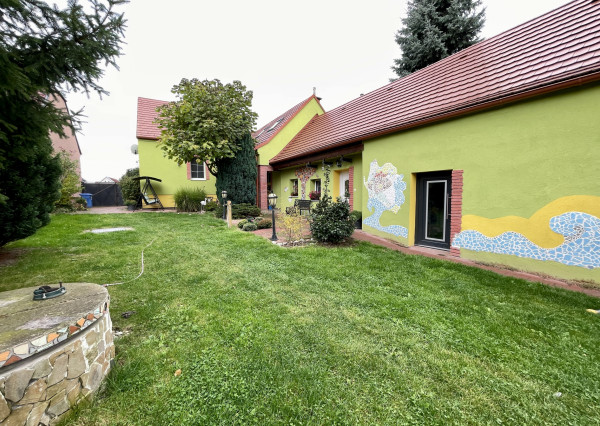 M A L É  L E V Á R E   |  5i RD s hosťovským apartmánom a veľkým pozemkom