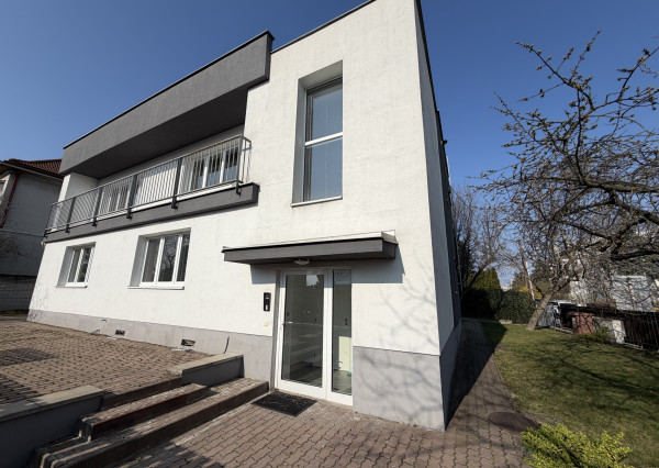 M U D R O Ň O V Á | 4i byt s balkónom a spoločným dvorom | BA I