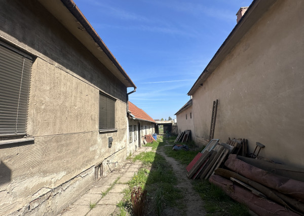 ZOHOR | RD s pozemkom 1212m2  na rekonštrukciu, centrum obce