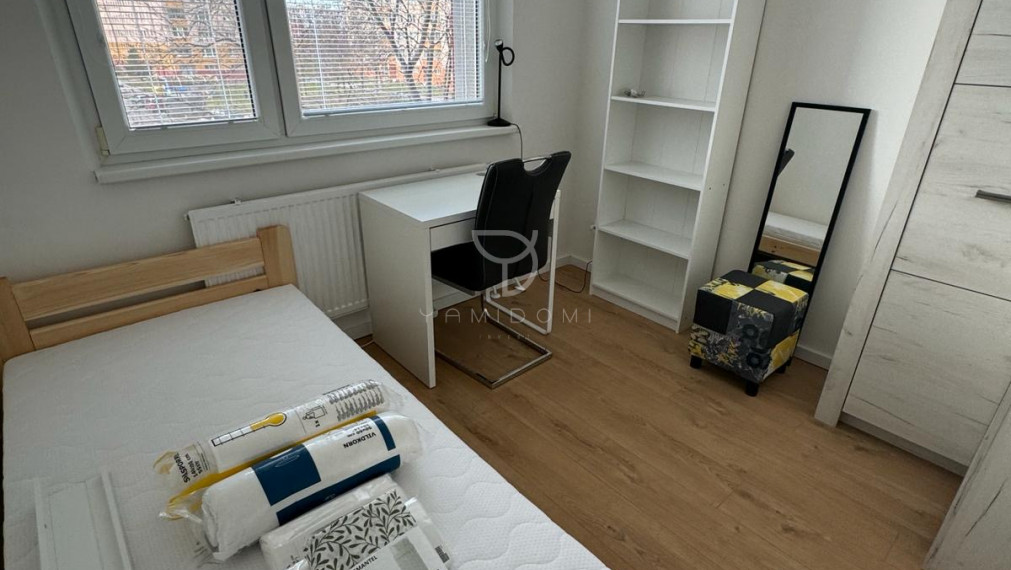 Separate furnished room in a 3-room apartment - HOLÍČSKA